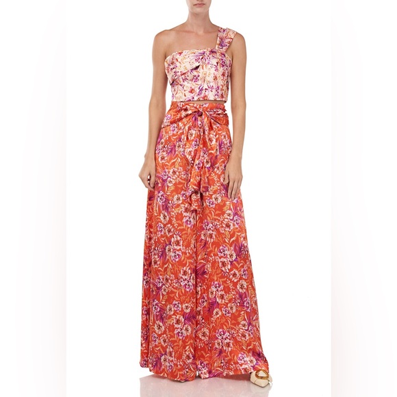 Amur Madame Crop Top - Picture 16 of 16